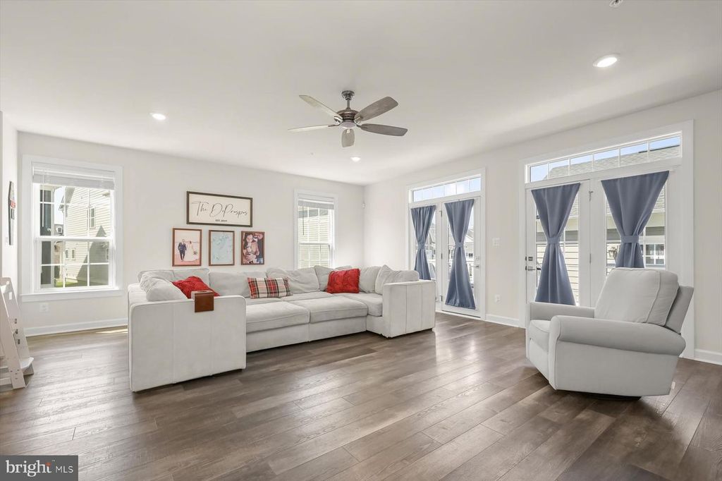 Image 3 of property listing at 10911 BECKENHAM ST, Middle River, MD 21220