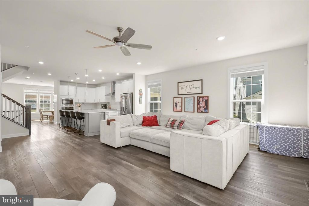 Image 4 of property listing at 10911 BECKENHAM ST, Middle River, MD 21220