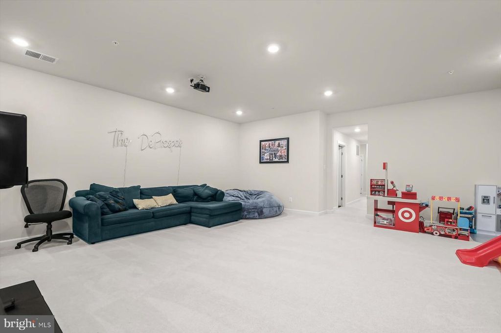 Image 40 of property listing at 10911 BECKENHAM ST, Middle River, MD 21220