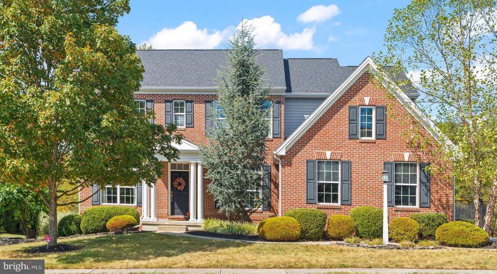 2370 DEWEY LN, Enola, PA 17025