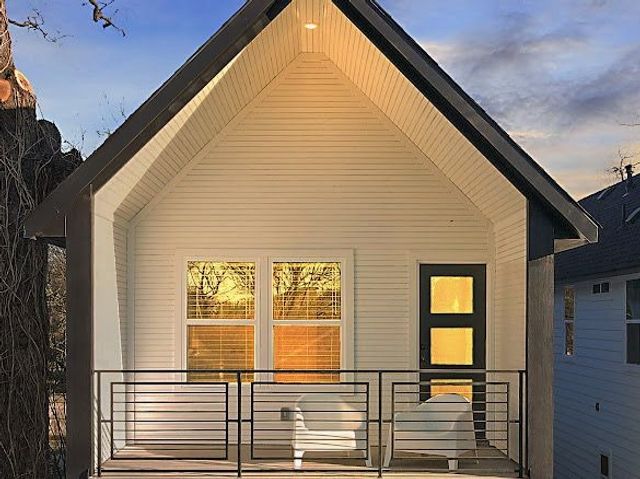 2610 Birmingham Avenue, Dallas, TX 75215