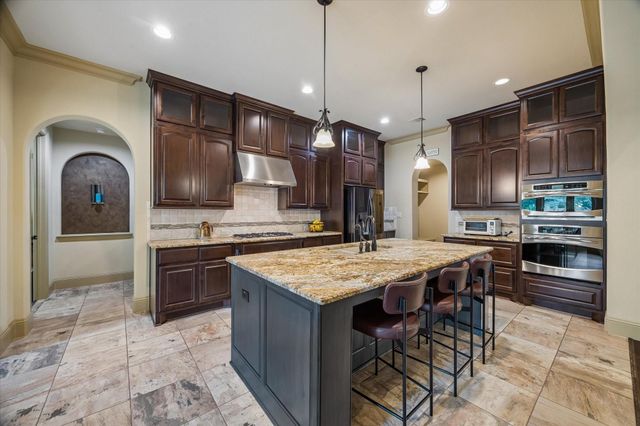 3 Shearling Court, The Woodlands, TX 77389