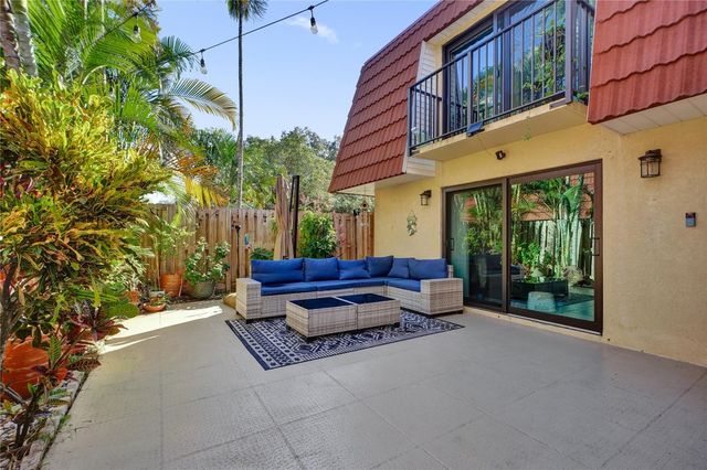 9925 NW 6th Court, Plantation, FL 33324