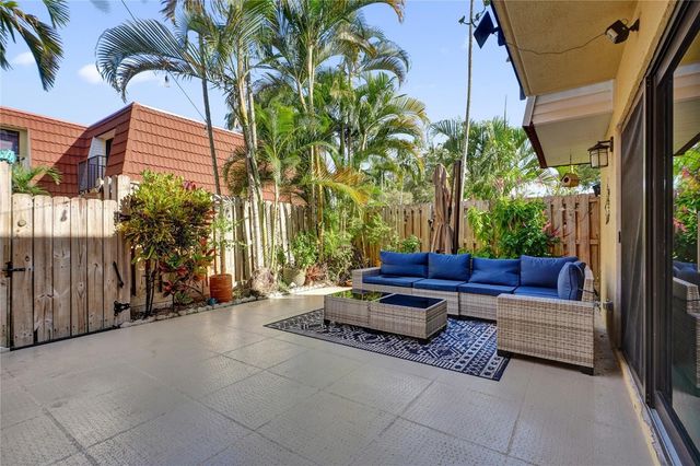 9925 NW 6th Court, Plantation, FL 33324