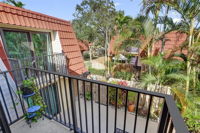 9925 NW 6th Court, Plantation, FL 33324