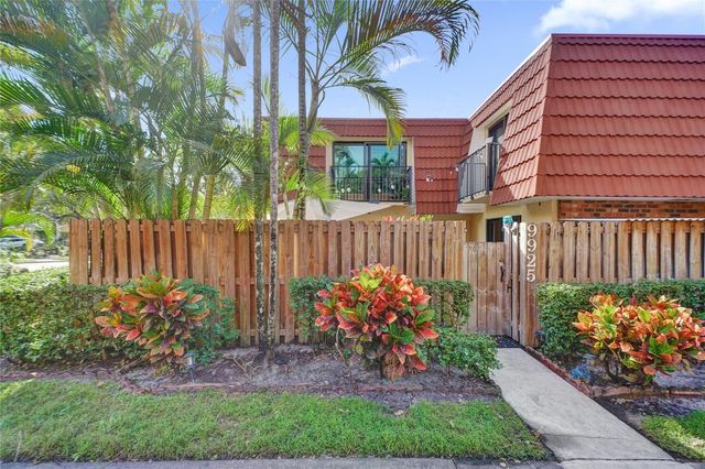 9925 NW 6th Court, Plantation, FL 33324