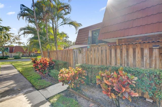 9925 NW 6th Court, Plantation, FL 33324