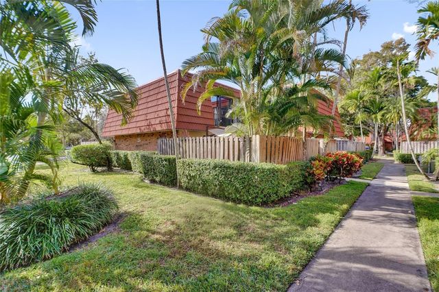 9925 NW 6th Court, Plantation, FL 33324