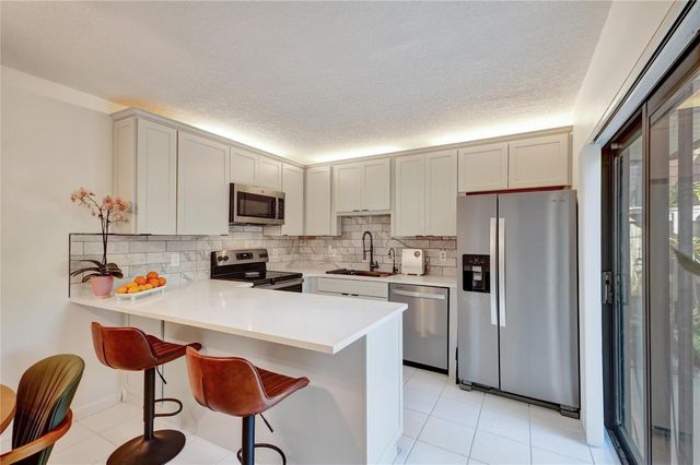 9925 NW 6th Court, Plantation, FL 33324