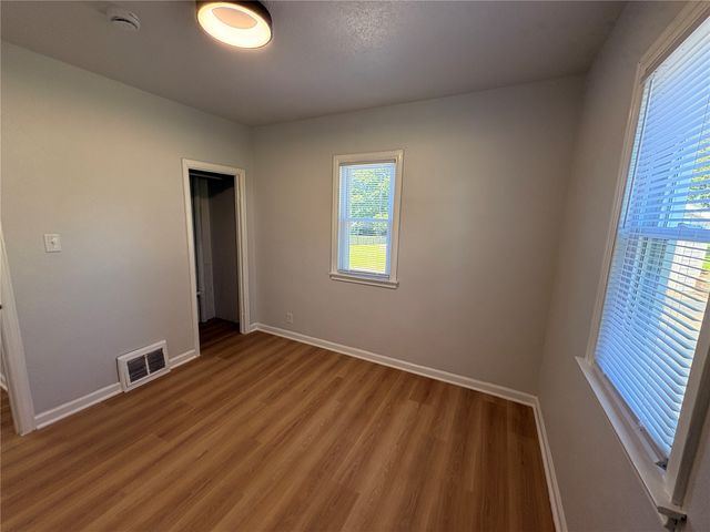 1230 Belmont Parkway NW, Cedar Rapids, IA 52405