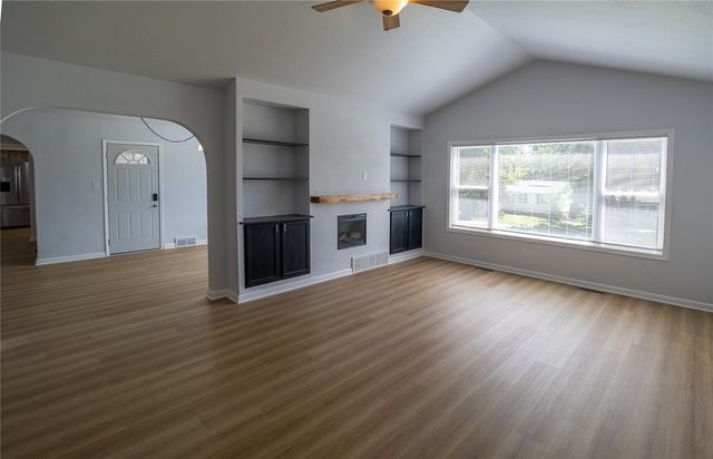 1230 Belmont Parkway NW, Cedar Rapids, IA 52405