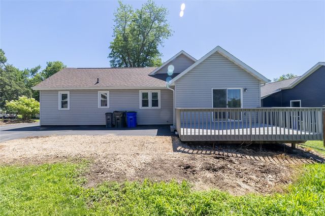 1230 Belmont Parkway NW, Cedar Rapids, IA 52405