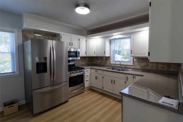 1230 Belmont Parkway NW, Cedar Rapids, IA 52405