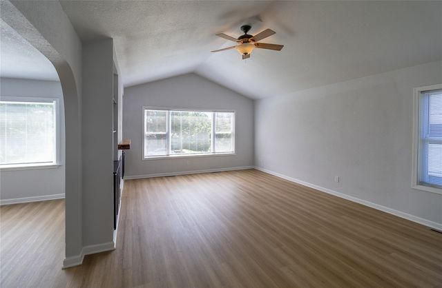 1230 Belmont Parkway NW, Cedar Rapids, IA 52405