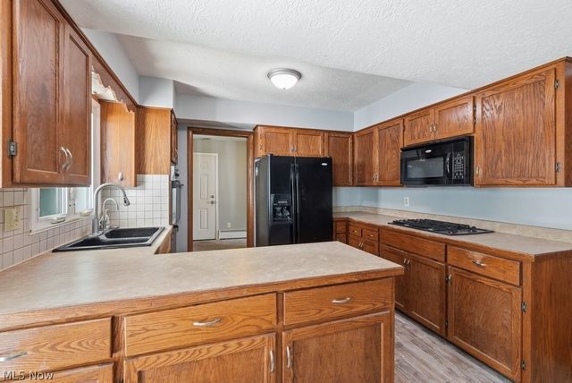 136 Pinehurst Road, Munroe Falls, OH 44262