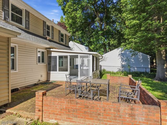 136 Pinehurst Road, Munroe Falls, OH 44262