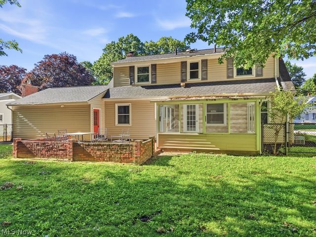 136 Pinehurst Road, Munroe Falls, OH 44262
