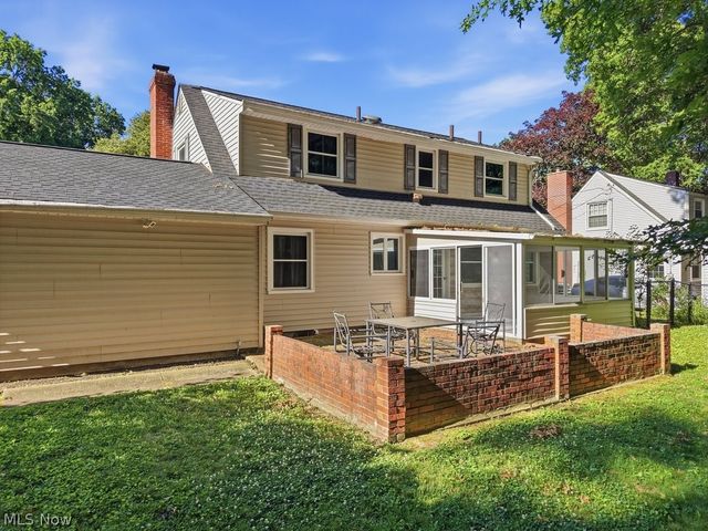 136 Pinehurst Road, Munroe Falls, OH 44262