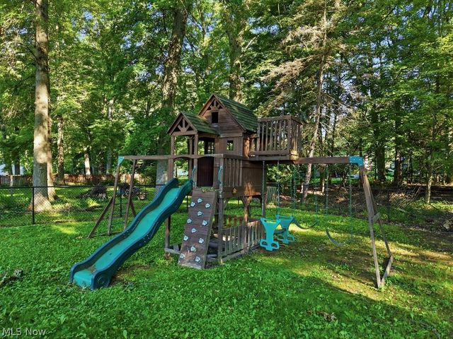 136 Pinehurst Road, Munroe Falls, OH 44262