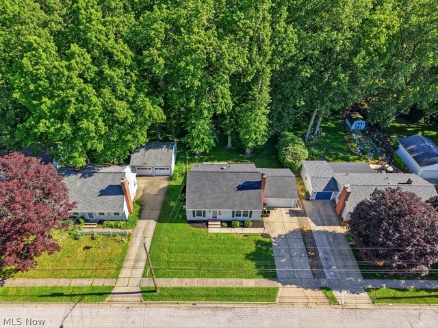 136 Pinehurst Road, Munroe Falls, OH 44262