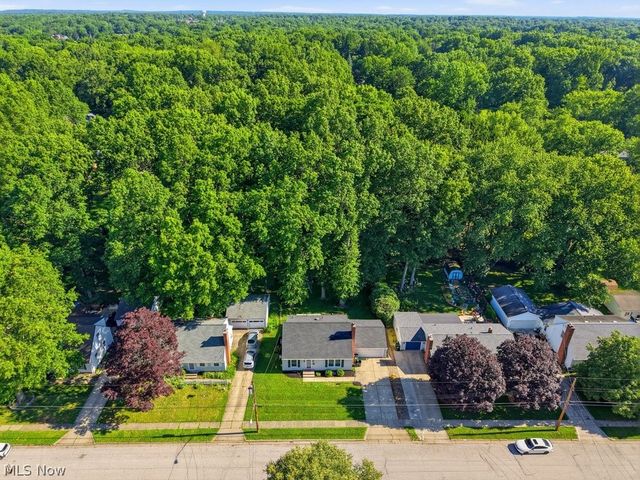 136 Pinehurst Road, Munroe Falls, OH 44262