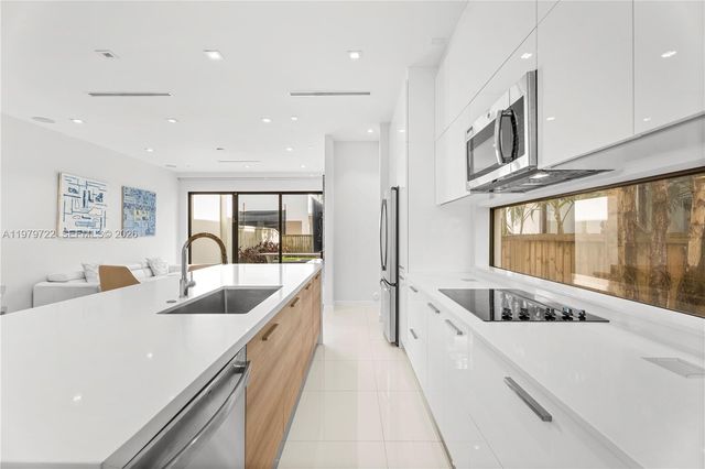 3276 Day Ave 3276, Miami, FL 33133