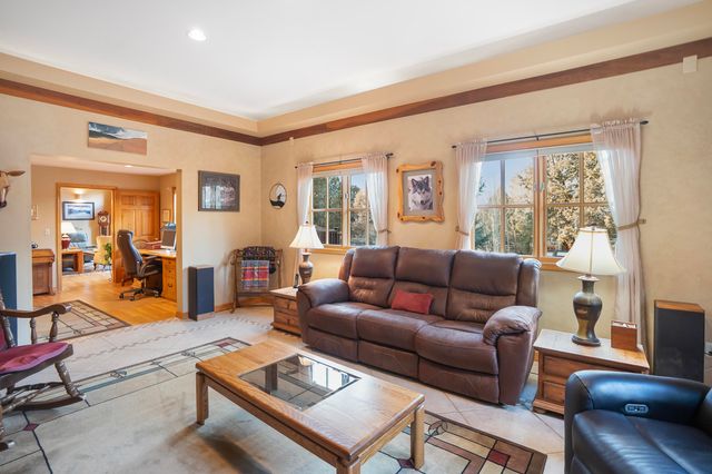 64742 Sylvan Loop, Bend, OR 97701