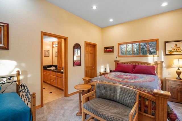 64742 Sylvan Loop, Bend, OR 97701