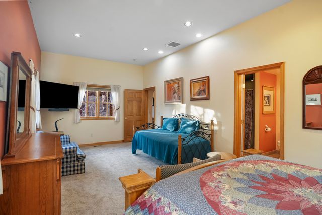 64742 Sylvan Loop, Bend, OR 97701