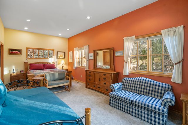 64742 Sylvan Loop, Bend, OR 97701