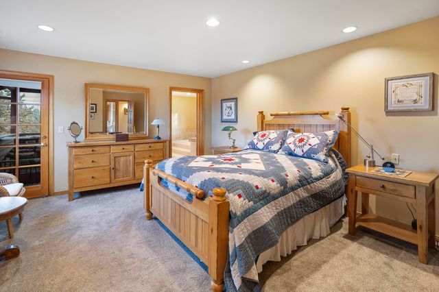 64742 Sylvan Loop, Bend, OR 97701