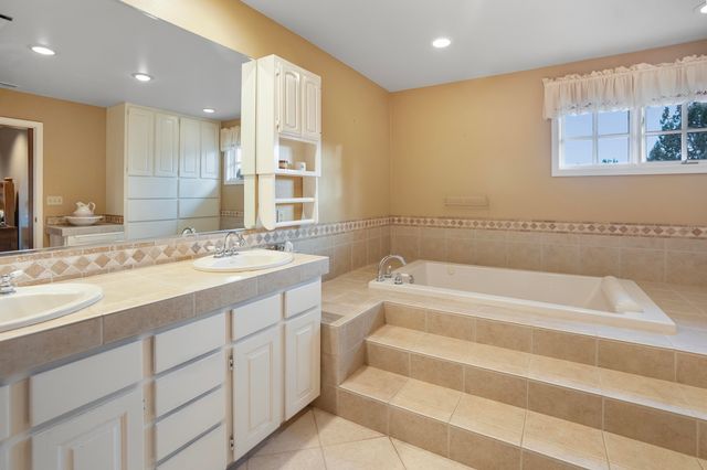 64742 Sylvan Loop, Bend, OR 97701