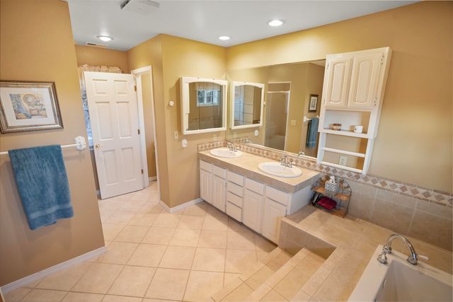 64742 Sylvan Loop, Bend, OR 97701