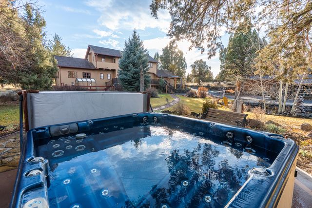 64742 Sylvan Loop, Bend, OR 97701