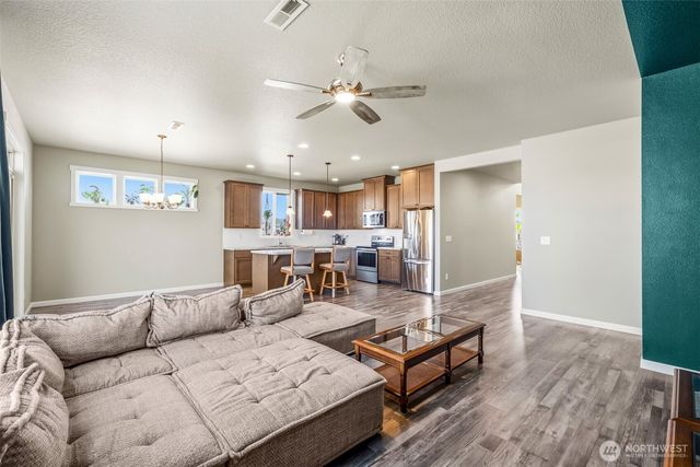 1019 Hilltop Ave NE, Quincy, WA 98848