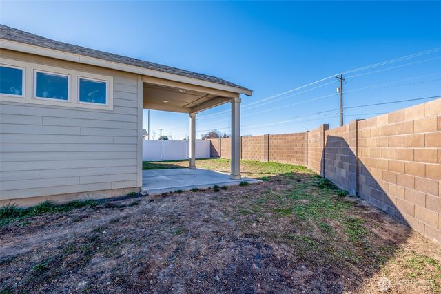 1019 Hilltop Ave NE, Quincy, WA 98848