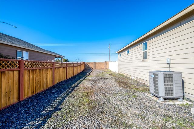 1019 Hilltop Ave NE, Quincy, WA 98848