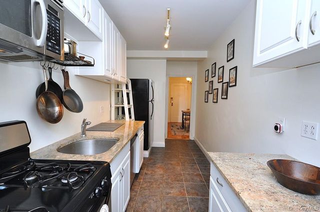 142 Garth Road 1A, Scarsdale, NY 10583