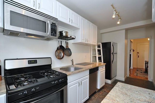 142 Garth Road 1A, Scarsdale, NY 10583