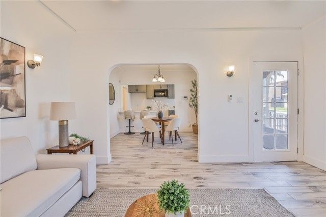 8110 S Denker, Los Angeles, CA 90047