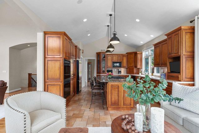 94 HIDDEN ACRES COURT, Appleton, WI 54915