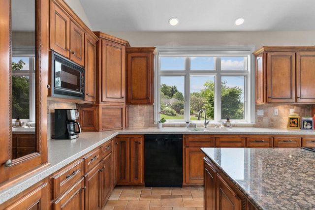 94 HIDDEN ACRES COURT, Appleton, WI 54915