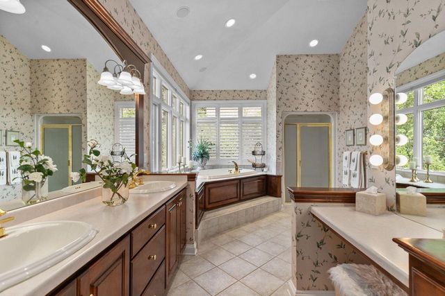 94 HIDDEN ACRES COURT, Appleton, WI 54915