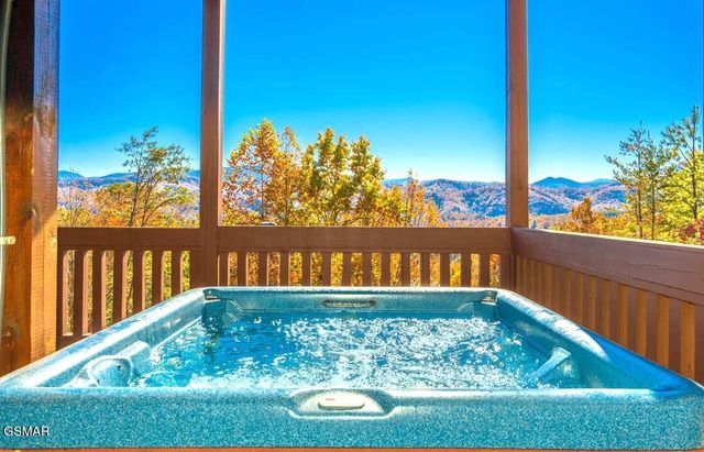 2748 Cats Paw Lane, Sevierville, TN 37862