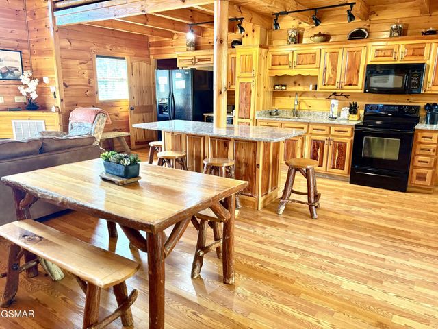 2748 Cats Paw Lane, Sevierville, TN 37862