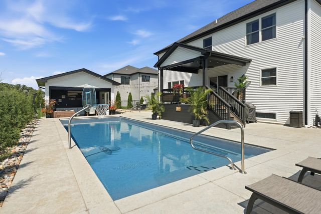 2047 Louis Drive, Crown Point, IN 46307