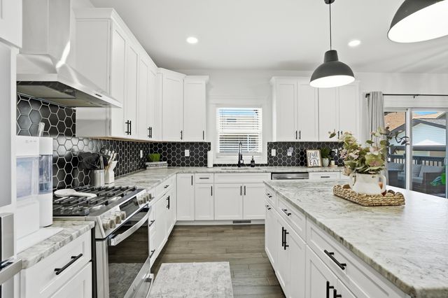 2047 Louis Drive, Crown Point, IN 46307