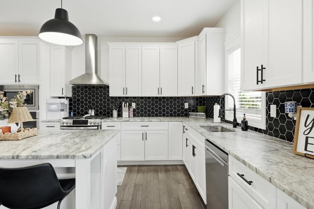 2047 Louis Drive, Crown Point, IN 46307