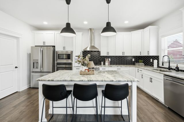 2047 Louis Drive, Crown Point, IN 46307