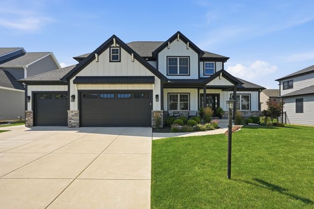 2047 Louis Drive, Crown Point, IN 46307